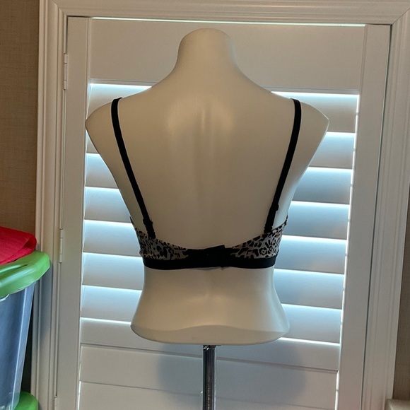 Chic Leopard Print Bra with Black Trim - Picture 3 of 7